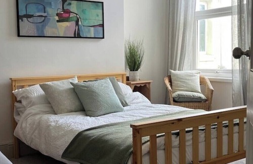 Babbacombe Casa | NEW Beautiful 6 Bedroom Near sea