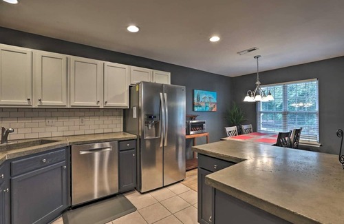 Charleston Casa | NEW! Beautiful Charleston Townhome with Pool Access & Covered Patio!
