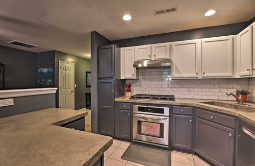 Charleston Casa | NEW! Beautiful Charleston Townhome with Pool Access & Covered Patio!
