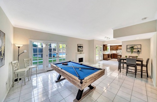Agoura Hills Casa | New! Beautiful King Size + Pool + Spa + Pool Table in Agoura Hills!