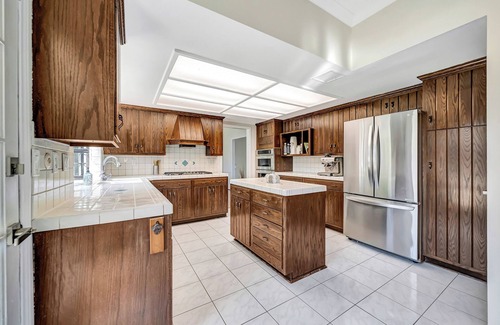 Agoura Hills Casa | New! Beautiful King Size + Pool + Spa + Pool Table in Agoura Hills!