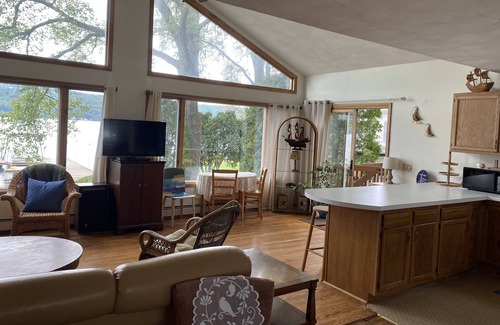 Hammondsport Cabaña | NEW Beautiful lakefront cottage on east side of Keuka lake WITH BOAT LAUNCH
