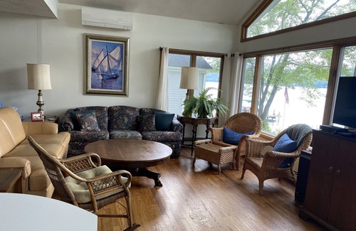Hammondsport Cabaña | NEW Beautiful lakefront cottage on east side of Keuka lake WITH BOAT LAUNCH