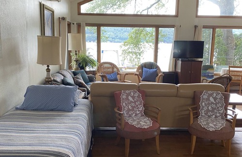 Hammondsport Cabaña | NEW Beautiful lakefront cottage on east side of Keuka lake WITH BOAT LAUNCH