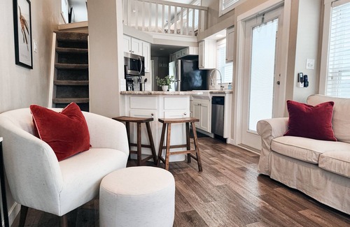 Staples Cabina | New! Beautiful, Modern Cabin by San Marcos River!
