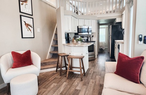 Staples Cabina | New! Beautiful, Modern Cabin by San Marcos River!