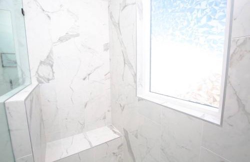 Nashville Casa | NEW! Beautiful Murals, Rooftop Deck & Karaoke!