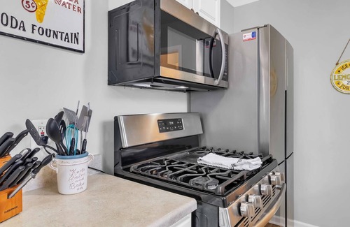 Pontiac Casa | NEW! Beautiful retreat Home Near Auburn Hills/Waterford