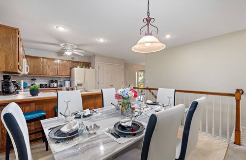 Gladstone Casa | NEW! Beautiful Townhome 11 minutes to Downtown