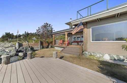 Ferndale Casa | New Beautiful Waterfront at Sandy Point