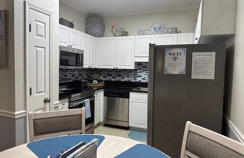 Vaught Condominio | NEW Beautifully Decorated 3 BDR Condo w/lots of Amenities & PERSONAL GOLF CART!
