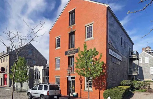 New Bedford Casa | New Bedford Waterfront Historic District