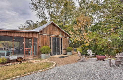Chickamauga Apartamento | NEW! 'Bella Vista Barn' w/ Game Room & Fire Pit!