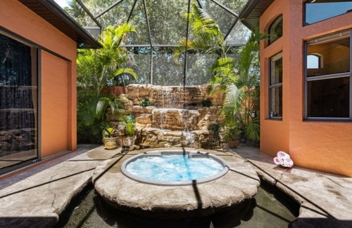 Eight Lakes Casa | New: Bellagio Estate: Luxury Villa, pool/hot tub!