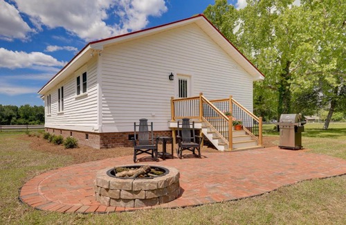 New Bern Casa | New Bern Vacation Rental on Farm with Fire Pit!