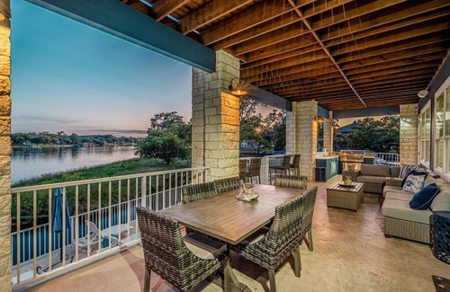 Kingsland Casa | New Big Blue in LBJ Waterfront with a Private Pool