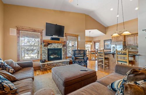 Fir Grove Estates Casa | New! Black Bear Inn - Pet friendly - trailer parking - walk to lake - rustic