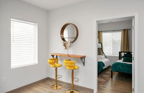 Maxwell Casa | New BOHO 4bd Suite East Nash Parking Central