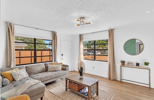 West Hollywood Apartamento | NEW! Boho Chic Chateau Unit #1