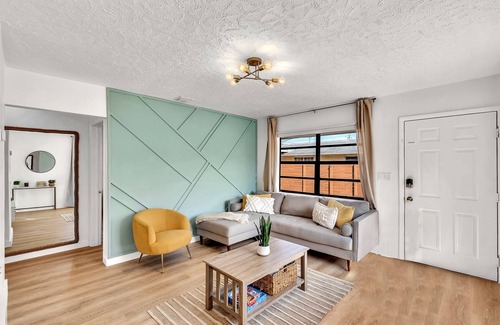 West Hollywood Apartamento | NEW! Boho Chic Chateau Unit #1
