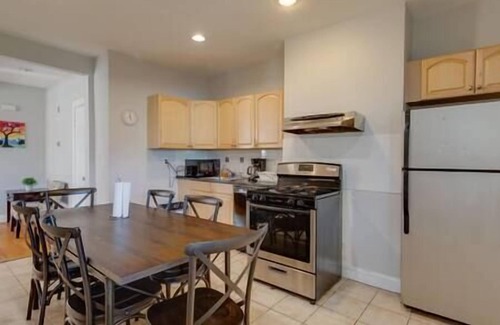 Dudley - Brunswick King Condominio | NEW! Boston Condo Near MBTA, 3 Mi to Fenway! (U2)