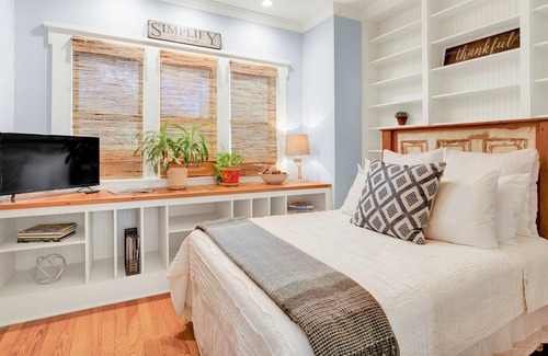 Gruene Casa | New Braunfels' Riverside Retreat Near Gruene Hall