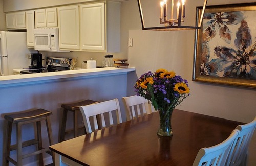 Pawleys Island Condominio | New! Bright and Fresh True Blue Condo
