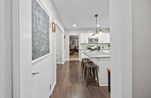 Cloquet Casa | New! Bright Beautiful Farmhouse on Oak