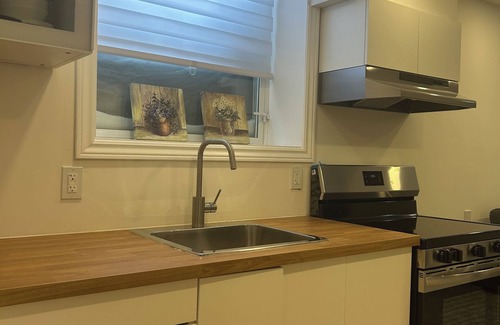 Watertown Casa | New Bright Cozy Basement Central Location Separate Entrance Free Parking
