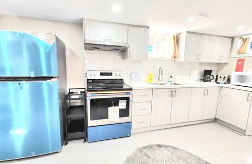 Toronto Apartamento | New bright lower legal unit apartment