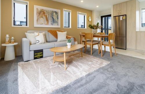 New Brighton Apartamento | New Brighton Beach Explore - King Bed and sofa bed