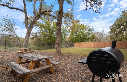 Lakeland Park Apartamento | New Build 2BR 2BA Steiner Ranch Stay w Balcony Dining by Austin Vacay
