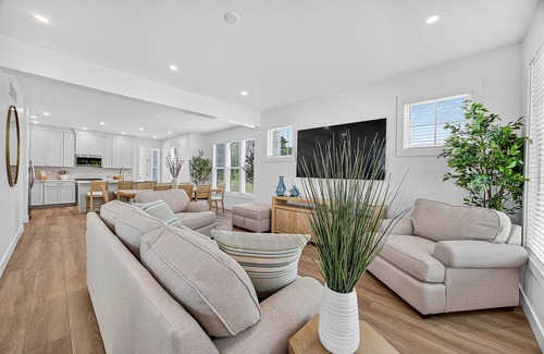 Northeast South Bend Casa | NEW BUILD COMPLETTION July2025 4 bed 3 bath. View of Notre Dame.