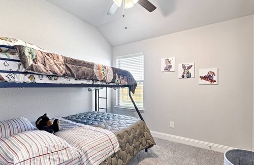 Greenville Casa | ✨ NEW BUILD 4BD 2BA Cheerful Bright Home! 🆕