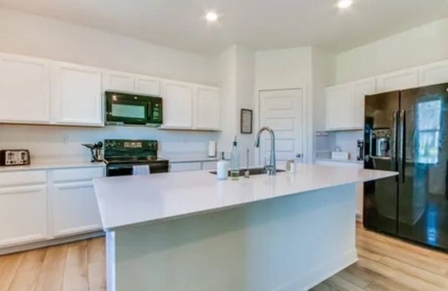 Maxwell Casa | New build! 4BR, Family+Pet Friendly, Yard+Garage