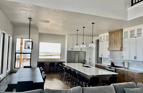 Fish Haven Casa | NEW BUILD! Bear Lake Escape. Spacious 6-bedroom house w/ Private Beach Access!