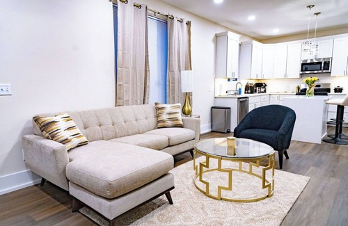 Hayes Casa | New Build: Blue Rooftop& Patio min's from Downtown, Duke, NCCU, Hospital,