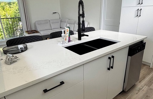Signal Hill Casa | New Build, Charming 1-bedroom home in fabulous Calgary SW, 1.2 hours from Banff