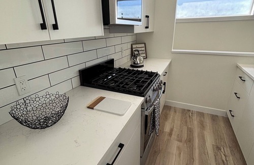 Signal Hill Casa | New Build, Charming 1-bedroom home in fabulous Calgary SW, 1.2 hours from Banff