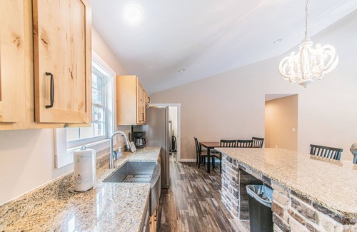 Gilbertsville Casa | NEW BUILD!- Lakeway Getaway- within minutes of local marina. Pet friendly!