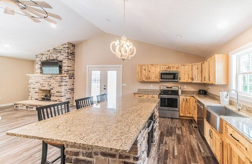 Gilbertsville Casa | NEW BUILD!- Lakeway Getaway- within minutes of local marina. Pet friendly!