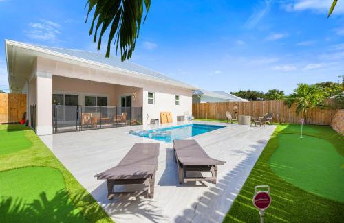Jensen Beach Casa | New Build- Mini Golf Course-Heated Saltwater Pool-Game Room