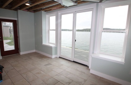 Geneseo Casa | Nueva construcción en el lago Conesus. Duerme 6. Diseñado para entretener.