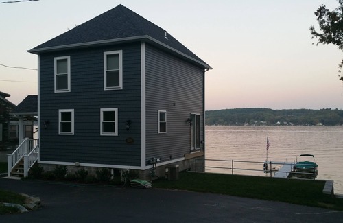 Geneseo Casa | Nueva construcción en el lago Conesus. Duerme 6. Diseñado para entretener.