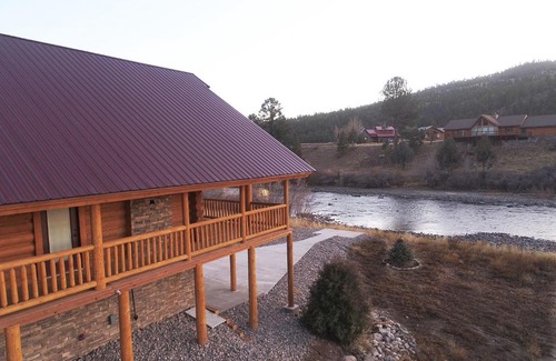 South Fork Casa | New Build - South Fork Retreat with river view! 5 BR for 14!
