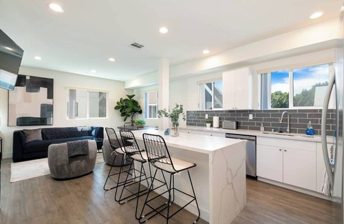 Pico-Union Casa | New build. Stylish furnishings near Downtown &Hollywood