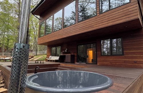 St Germain Casa | New build unique B Family At The Lake Cabin
