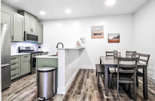 Juneau Condominio | New build w/AC, washer, etc.