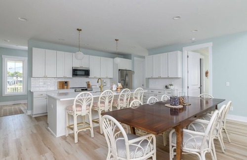Saint Helena Island Casa | New Build, walking distance to pool and beach! Perfect location on Harbor Island!
