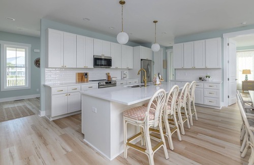 Saint Helena Island Casa | New Build, walking distance to pool and beach! Perfect location on Harbor Island!